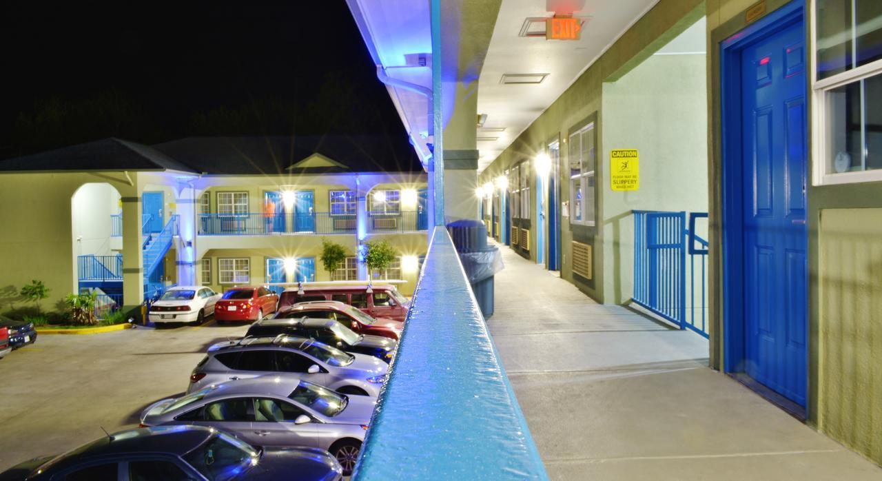 Scottish Inn And Suites Alvin Dış mekan fotoğraf