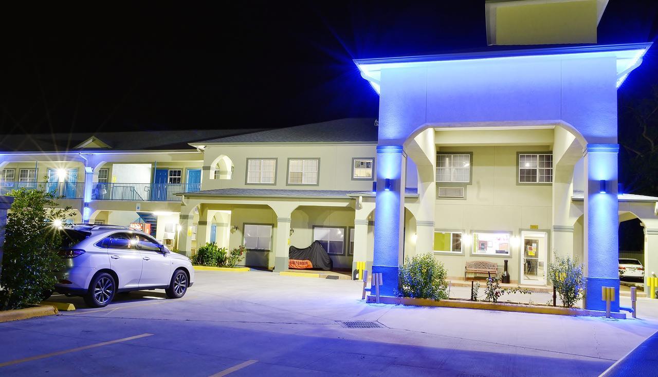 Scottish Inn And Suites Alvin Dış mekan fotoğraf
