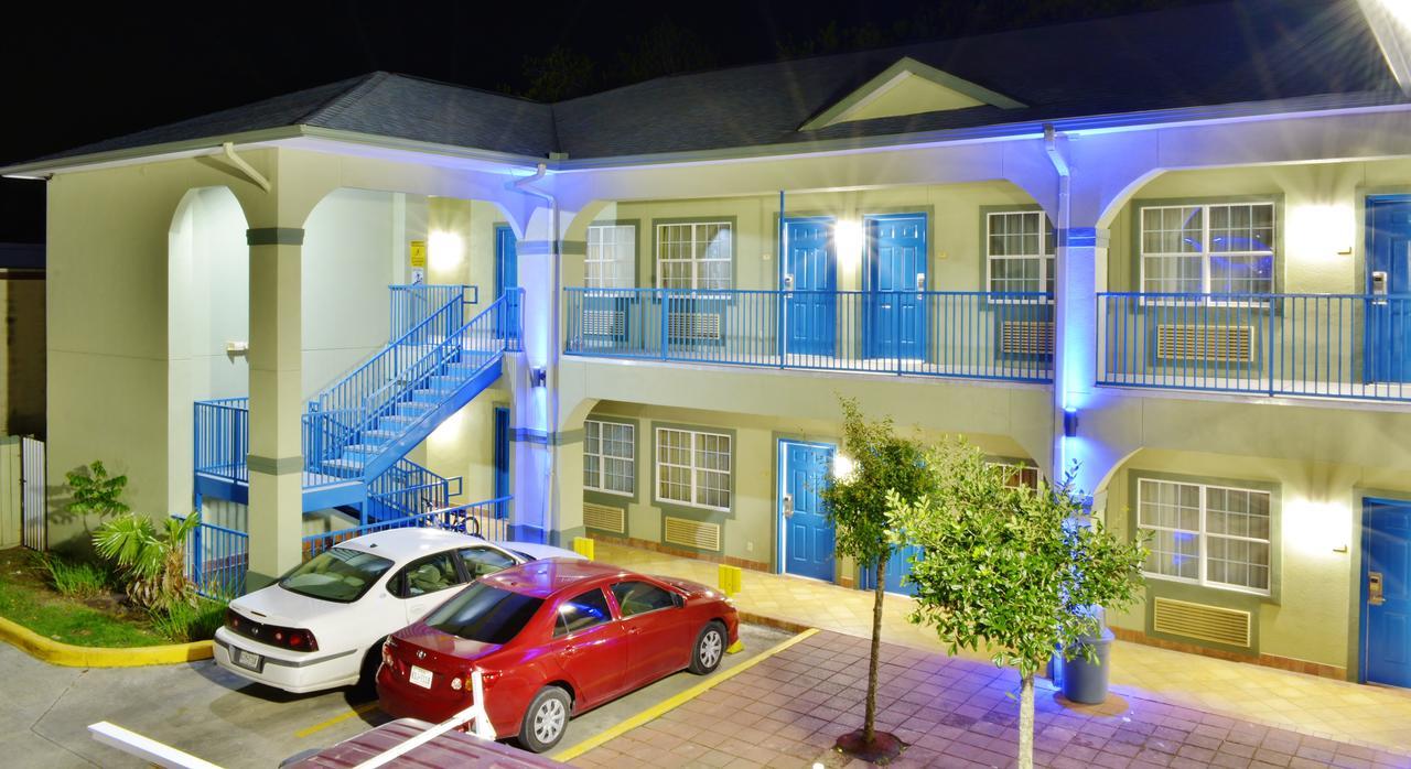 Scottish Inn And Suites Alvin Dış mekan fotoğraf