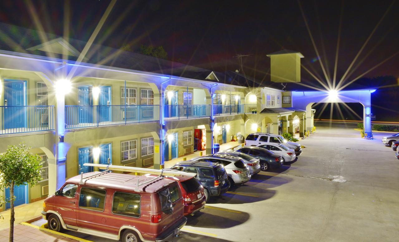 Scottish Inn And Suites Alvin Dış mekan fotoğraf