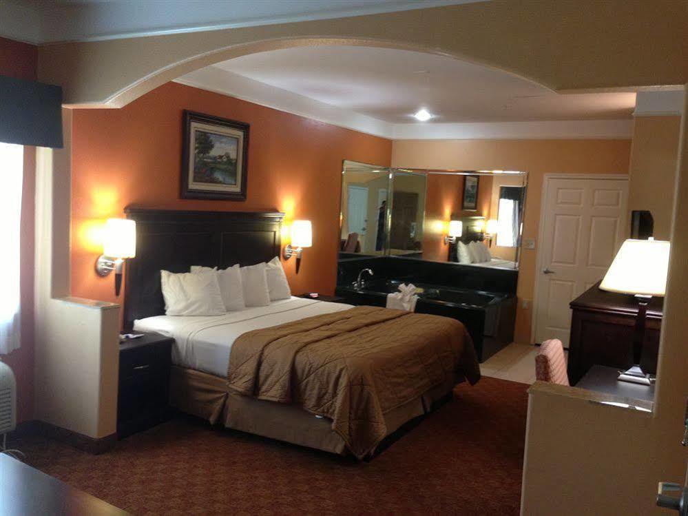 Scottish Inn And Suites Alvin Dış mekan fotoğraf
